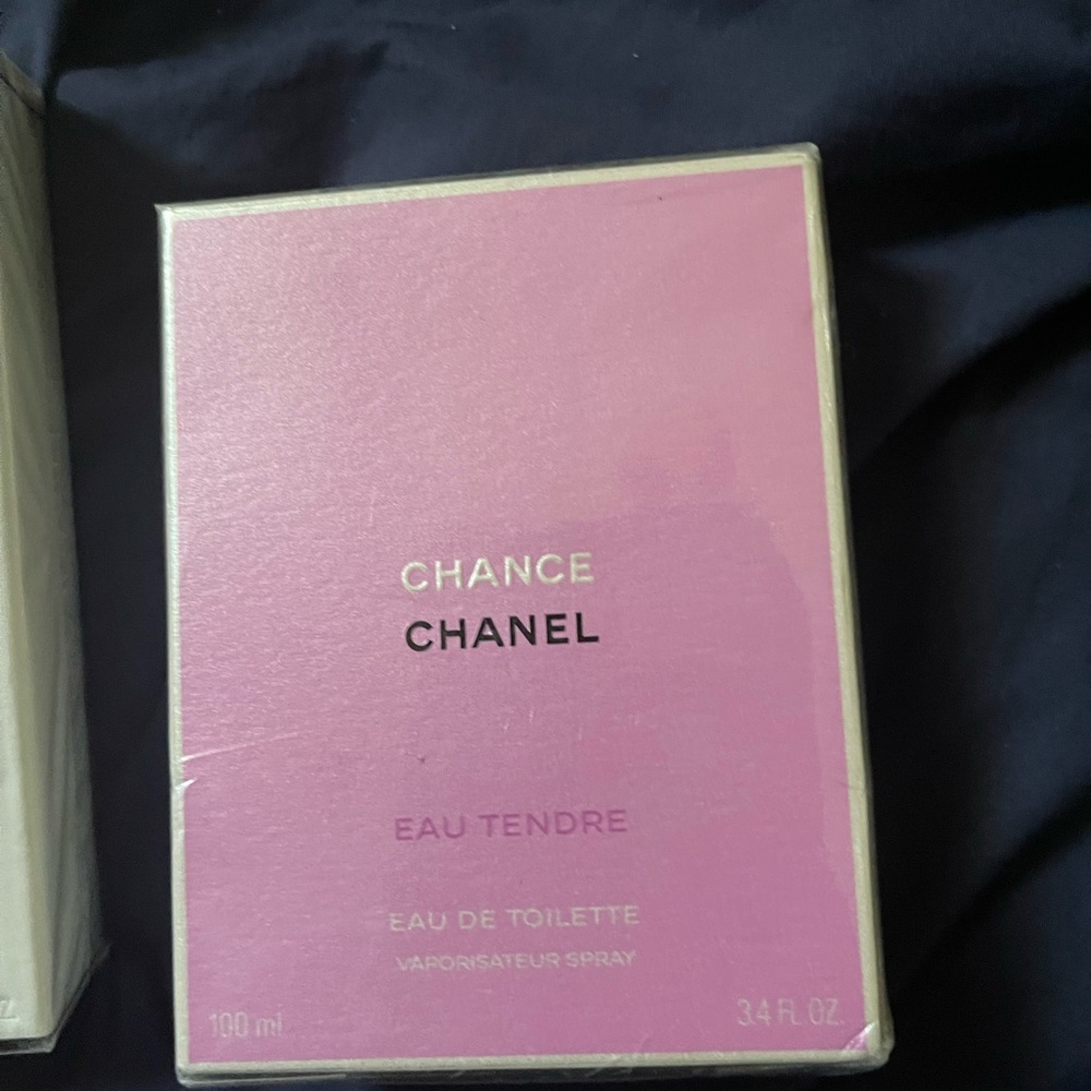 Perfumes - Picture 2 of 11